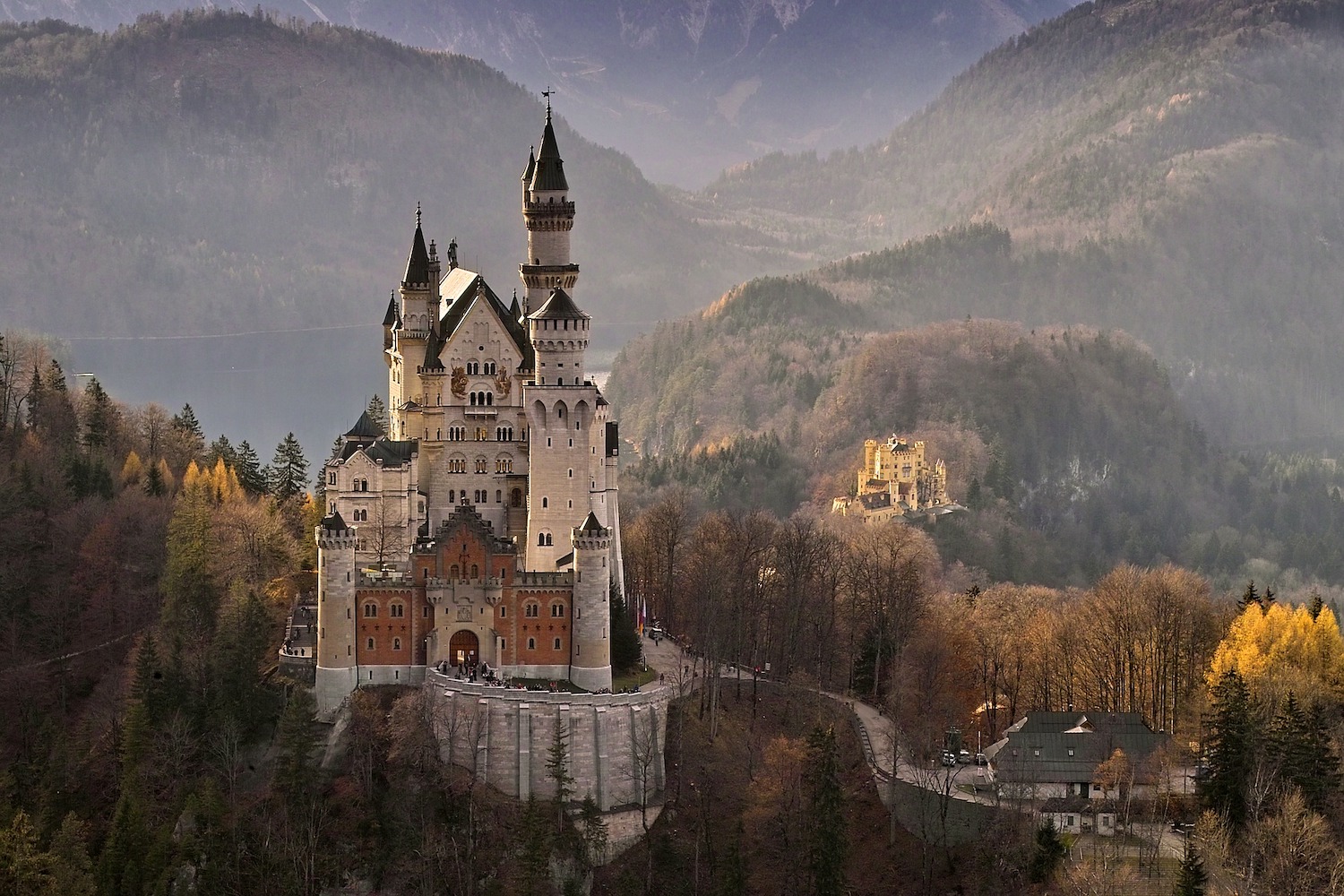 Traveling Guide: Top Tips and Traveling Essentials for Rookies